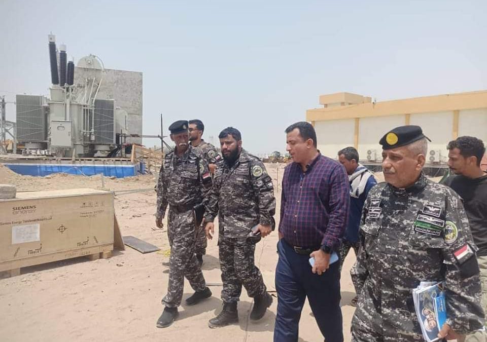 بن عفيف والوليدي يتفقدان محطة الطاقة الشمسية في عدن