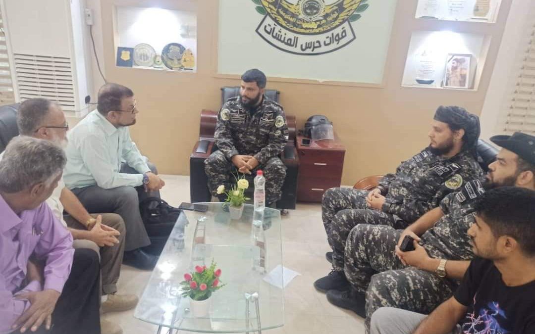 قائد قوات حرس المنشآت وحماية الشخصيات يلتقي مدير مستشفى 22 مايو