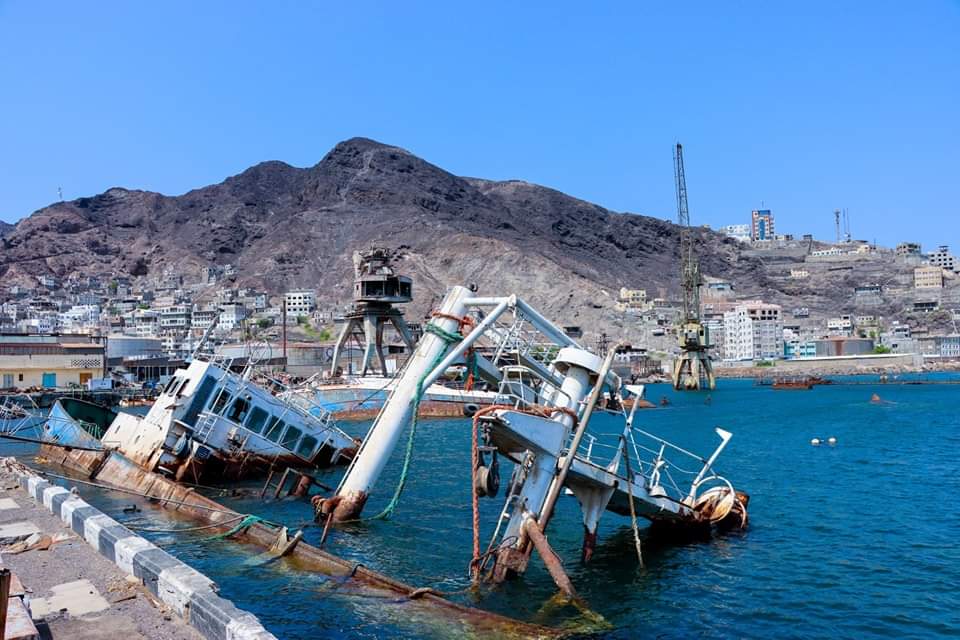 الوزير السقطري يدشن مشروع تأهيل مبنى الاصطياد السمكي بعدن