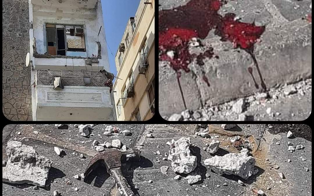وفاة عامل واصابة ثلاثة جراء انهيار شرفة لأحد المباني القديمة في المعلا