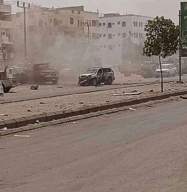 مصدر أمني  :  اصابة جندي برصاص مسلحين ووفاة شخص مسن وفاة طبيعية  بخور مكسر  .