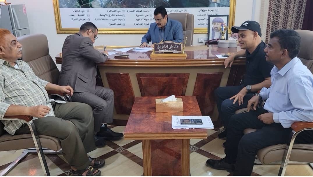 بتكلفة أكثر من ( 240 ) مليون ريال.. *مدير عام المنصورة يبرم عقد تنفيذ مشروع “إستكمال صيانة شارع الحريش إلى تقاطع كورنيش الفنان المرشدي ( ريمي )”*