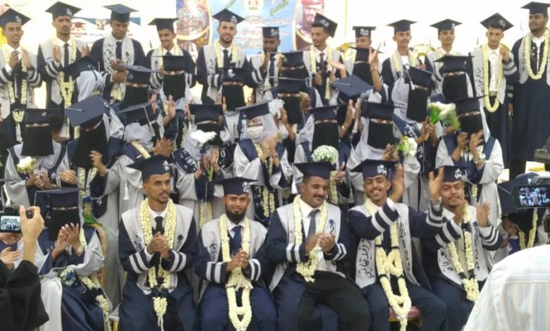 برعاية قائد الحزام الأمني بمحافظة أبين زنجبار تشهد إحتفال غير مسبوق بتخرج الدفعة الأولى (محاسبة) دفعة (الشهيد القائد / عبداللطيف السيد)