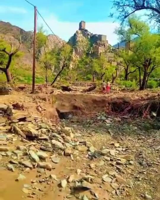 *السيول تحدث أضرار كبيرة في مديرية سباح بيافع والأهالي يستغيثون*