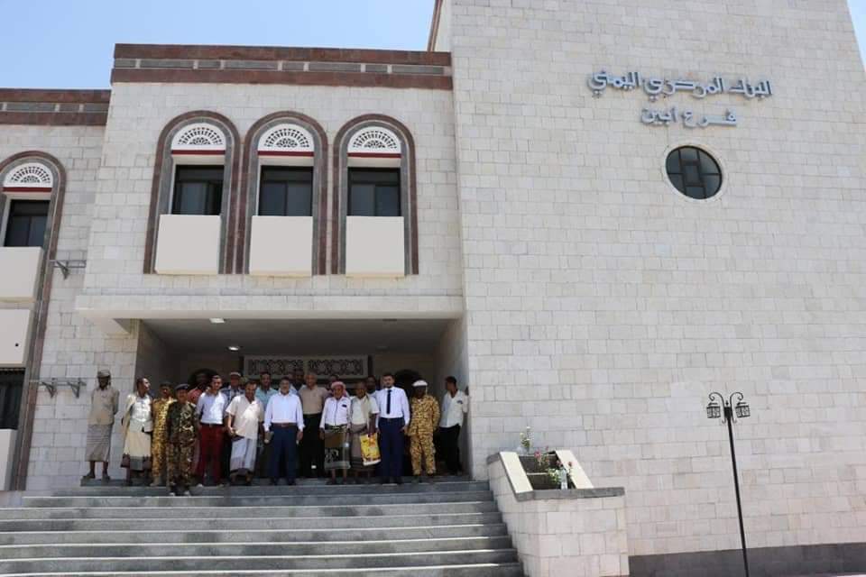 عقب تدخل المحافظ  اتحاد النقابات  ونقابة الصيارفة الجنوبية أبين   يرفعان الإضراب اثر الاعتداء على موظف البنك المركزي زنجبار