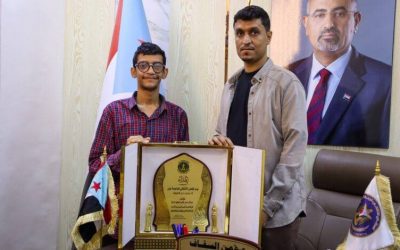 تقديرا لتفوقه في مبادرة “تحدي القراءة العربي” .. انتقالي العاصمة عدن يكرم الطالب عبدالرحمن كارم