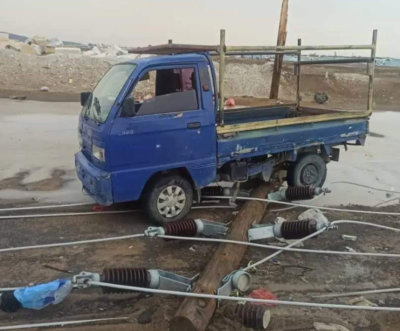 وفاة شخص وإصابة آخرين وأضرار في شبكة الكهرباء ومخيمات النزوح جراء عاصفة رعدية بمارب