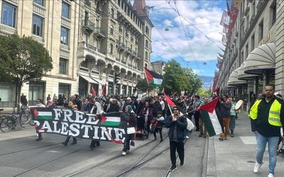 متظاهرون يحتجون على وزير خارجية سويسرا بسبب دعمه لإسرائيل