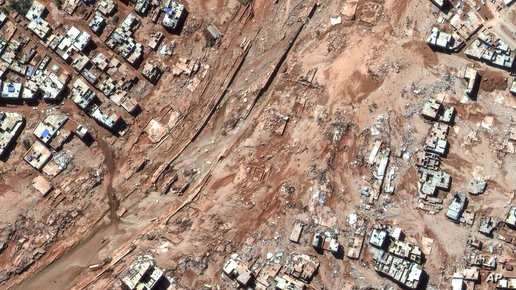عام على فيضانات درنة.. الكارثة التي تحولت “منجما للذهب” في ليبيا