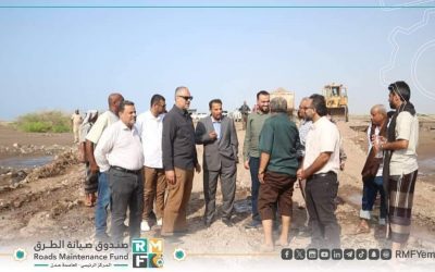 رئيس صندوق صيانة الطرق و محافظ أبين يدشنان أعمال فتح الطريق مسار الجسر السطحي لوادي بناء في دائري زنجبار بمحافظة أبين