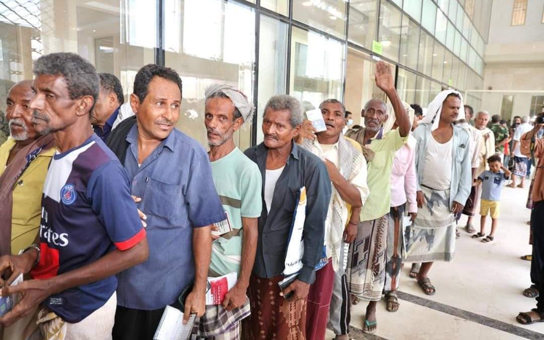 وزارة المالية: بدء صرف مستحقات 34 ألف من العسكريين والأمنيين المبعدين من وظائفهم في المحافظات الجنوبية