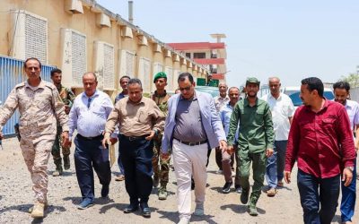 الوزير السقطري يشدد على تسريع إنتشال السفن الغارقة في ميناء الإصطياد السمكي بعدن
