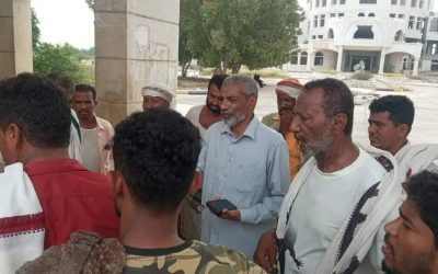 دعماً لنتائج الاجتماع الانتخابي… حضور جموع من سائقي الاجرة لمبنى المحافظة