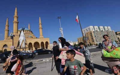بعد ليلة مروعة.. شوارع بيروت تتحول إلى ملاذ لمئات العائلات