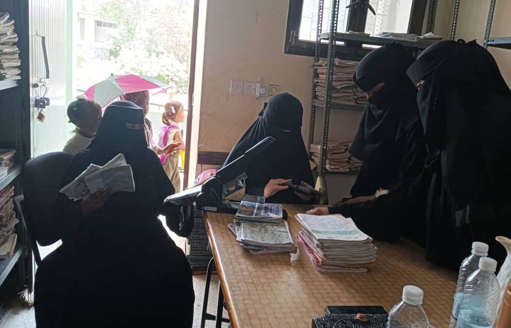 مجلس الأمهات في حصن بن عطية يتفقد المكتبة ويطالب بتوفير الكتب المدرسية لطالبات مدرسة عبد الرحمن الغافقي بنات
