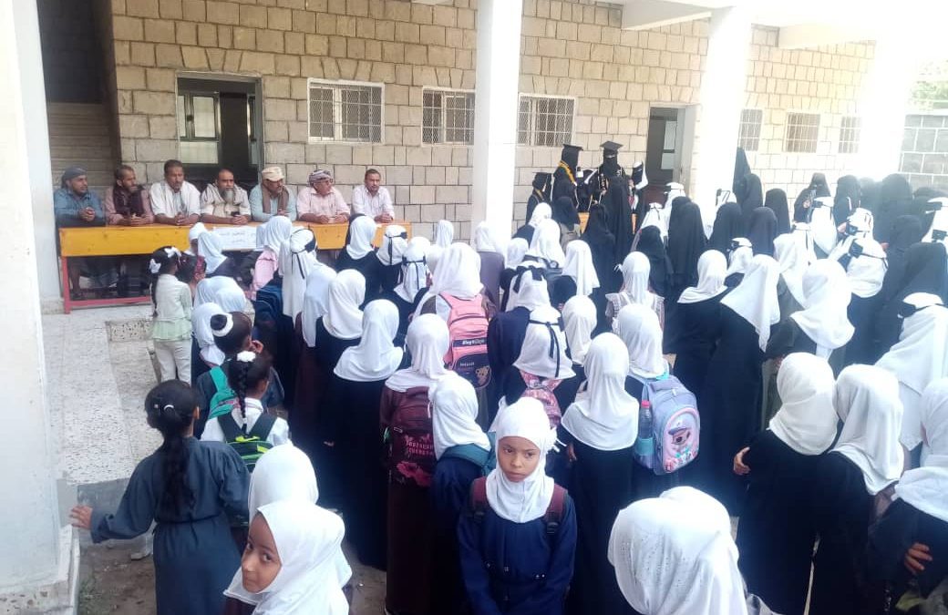 الطالبي ” والحامدي” يكرمان الدفعة الأولى من خريجات الثانوية العامة من مجمع البنات سرار يافع