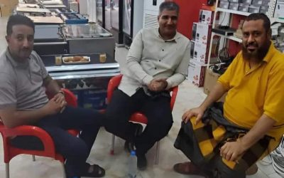 لقاء أخوي في مدينة جعار بأبين يضم المهندسان نزارهيثم  ومحمدالعبادي بالشخصية الإجتماعية ياسر عسيري