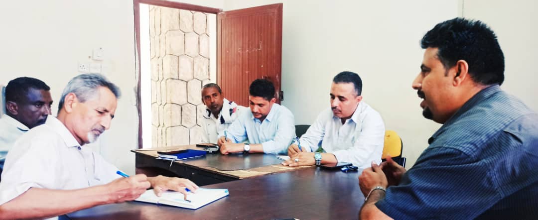 الدائرة الاقتصادية بالأمانة العامة تتفقد عدداً من المرافق الخدمية بمحافظة أبين