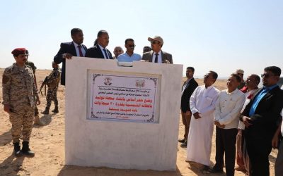 محافظ حضرموت يضع حجر الأساس لمشروع إنشاء محطة توليد بالطاقة الشمسية بقدرة 30 ميقاوات