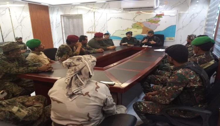 مدير أمن لحج يترأس اجتماعًا لضباط وقادة كتيبة المداهمات ويشيد بجهودهم في تعزيز الأمن والاستقرار