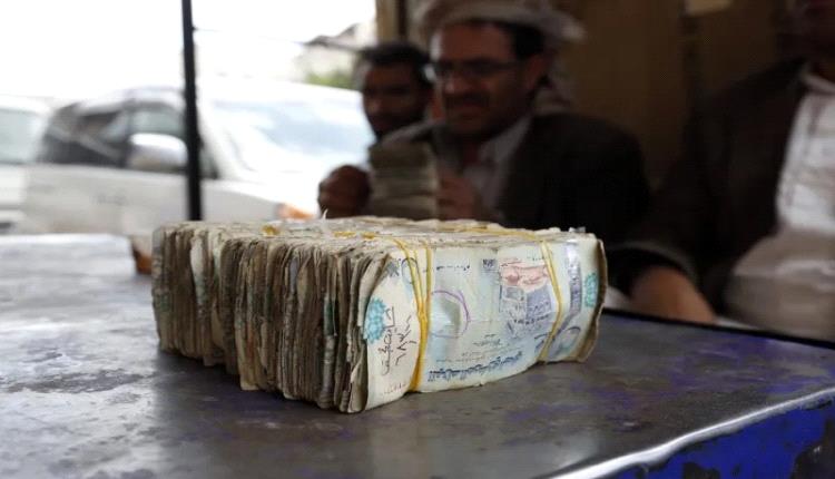 مجلة أمريكية: قرار البنك المركزي بعدن عزل البنوك عن الحوثيين كان سيؤدي إلى نتائج أقوى من العقوبات الأمريكية