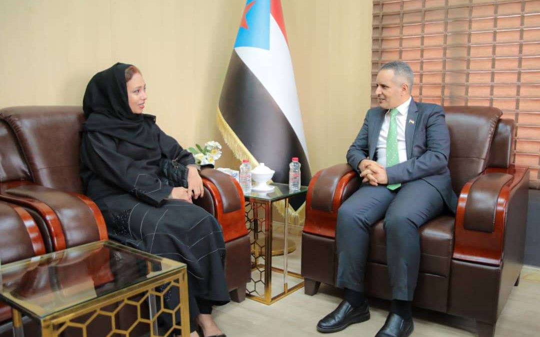 اليافعي يلتقي الاعلامية الجنوبية اسمهان عزعزي ويشيد بدورها النضالي