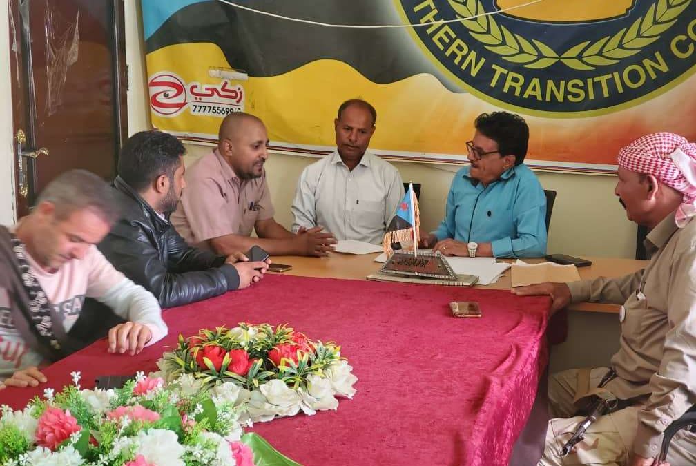 انتقالي الضالع يطلع على جهود دعم الاستثمار بالمحافظة