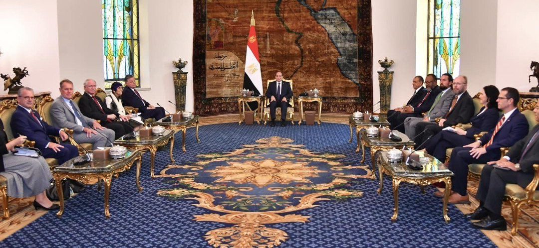 الرئيس المصري يستقبل وفدا أمريكيا ويدعو لوضع حد للحرب في غزة ولبنان