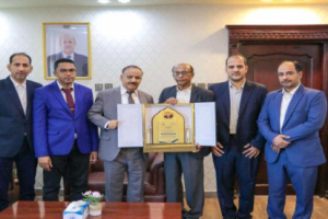 قيادة مؤسسة موانئ البحر العربي تكرم وزير النقل وعدداً من قيادات الوزارة