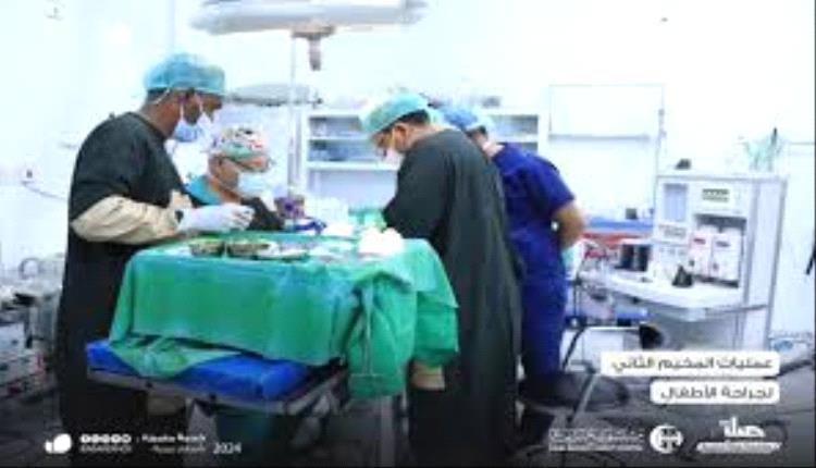بعد ساعتين ونصف من الجراحة.. طفلة تستعيد ابتسامتها في حضرموت