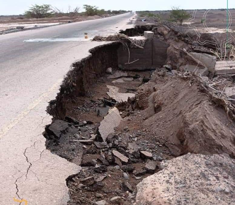 أضرار جديدة في طريق شقرة أحور بسبب السيول في أبين