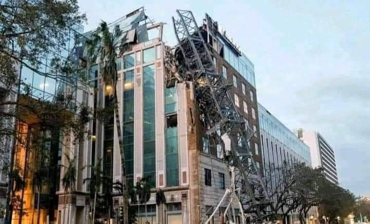 صور من أضرار اعـصار ميلتون الذي ضرب ولاية فلوريدا الأمريكية فجر  الخميس