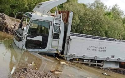 سيول جارفة تتسبب في أضرار كبيرة بمديرية المضاربة ورأس العارة في لحج