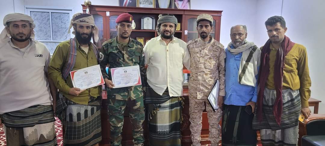 العميد المشوشي يستقبل عدد من خريجي دورة سرايا مشاة بمعهد تاهيل القادة والاركان بالعاصمة عدن.