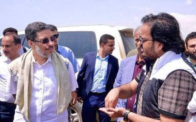 عدن: رئيس الوزراء يطلع على موقع مشروع توليد الطاقة الكهربائية بالرياح في منطقة قعوة الساحلية