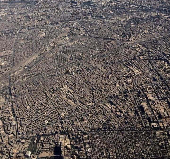 “القاهرة: مدينة الألف مئذنة وقلب مصر الذي لا ينام”