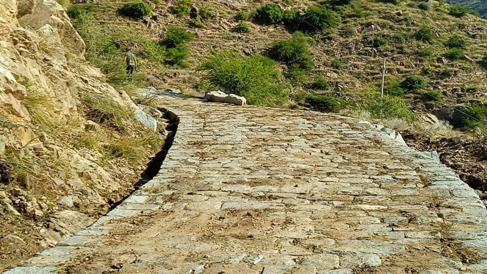 يافع : استمرار جهود استكمال مشروع طريق سرار الجبل