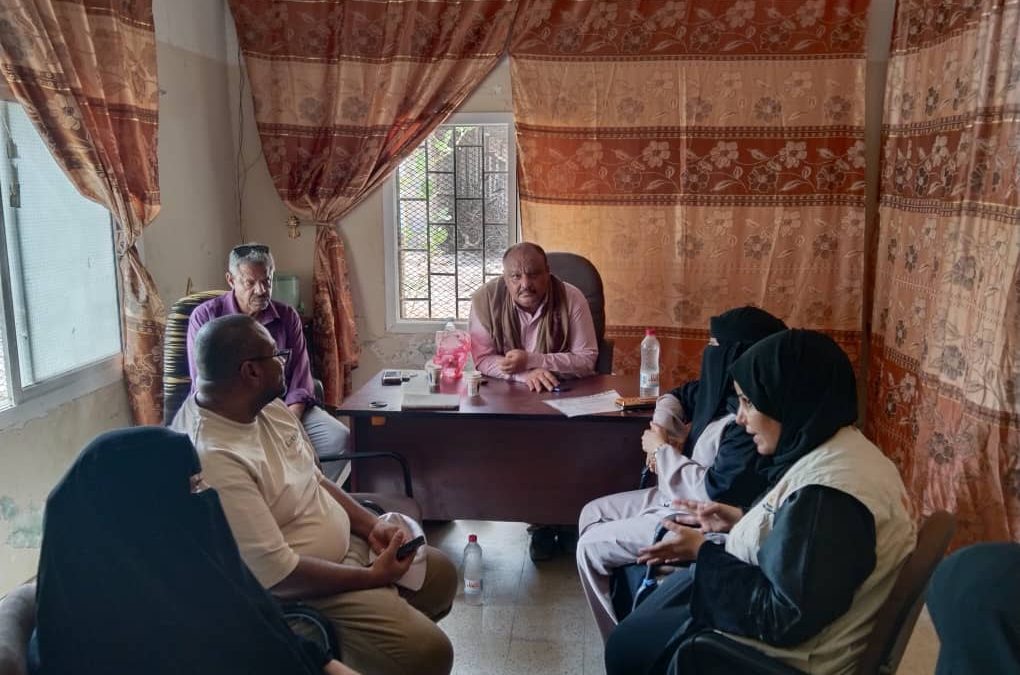 رئيس إنتقالي خنفر يلتقي مدير الوحدة التنفيذية للنازحين أبين