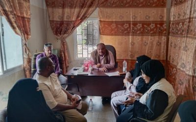 رئيس إنتقالي خنفر يلتقي مدير الوحدة التنفيذية للنازحين أبين