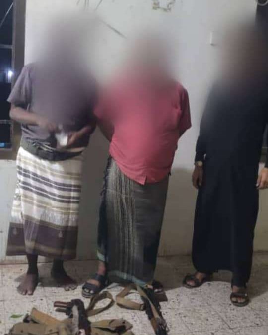 حزام عدن يلقي القبض على متهمين بإطلاق أعيرة نارية بمديرية الشيخ عثمان