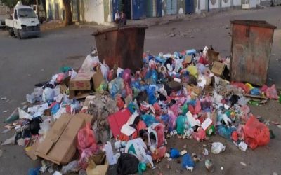 خور مكسر: أزمات متزايدة وإدارة متعثرة