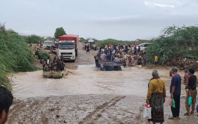 امطار غزيرة وتدفق السيول وقطع حركة تنقل المواطنين بين المناطق بابين