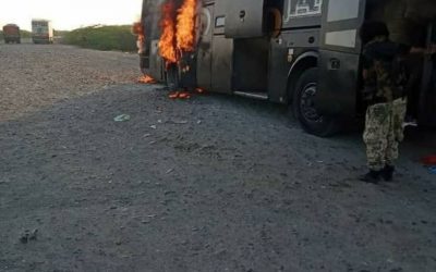 نجاة خمسين راكبًا من حريق التهم حافلة قادمة من السعودية بمحافظة أبين