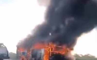 احتراق حافلة نقل جماعي في محافظة أبين
