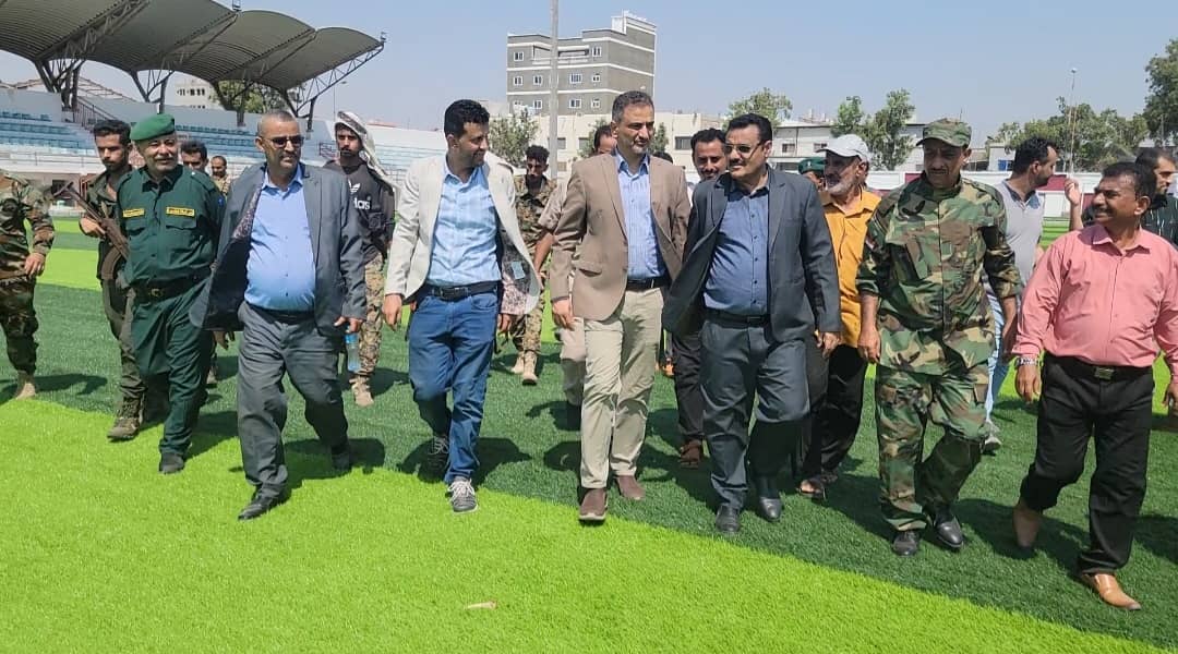 لملس يفتتح ( 15 ) مشروعاً خدمياً وتنموياً في مديرية المنصورة في العاصمة عدن