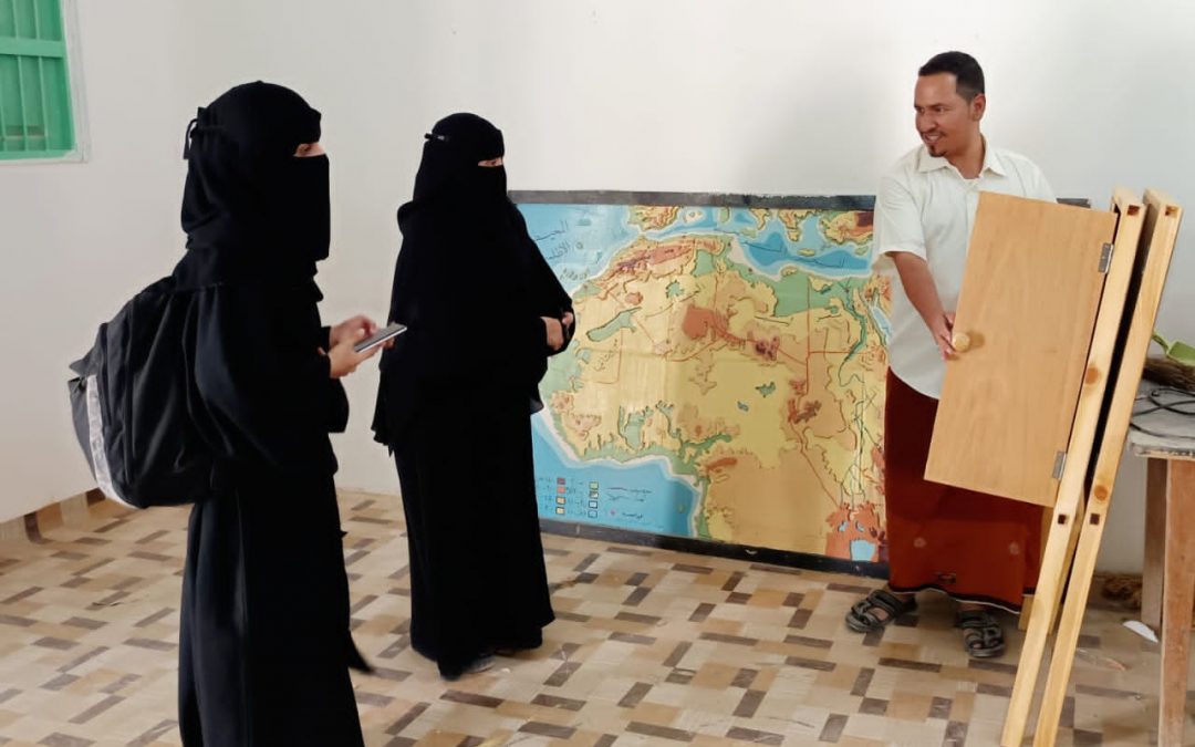 مركز الوسائل والتقنيات التعليمية بوادي حضرموت يستقبل وفد مؤسسة نعمة للاعمال الانسانية والثقافية