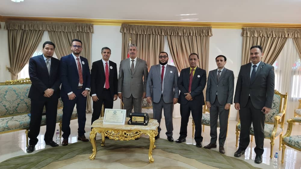 السفير اليمني بالقاهرة يلتقي مؤسستي يماني والطبية .