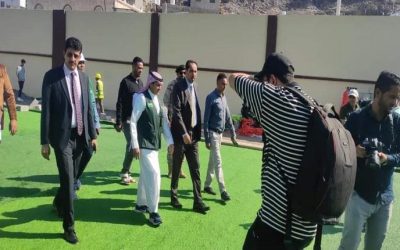 وزير الشباب والرياضة يدشّن مشروع فرش العشب الصناعي في ملعبي نادي الميناء والروضة في العاصمة
