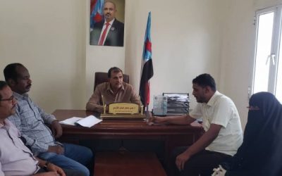 نائب رئيس انتقالي أبين يناقش مع فريق منتدى خنفر الثقافي برنامج الدورة التدريبية في فن الرسم التشكيلي لطلاب المدارس