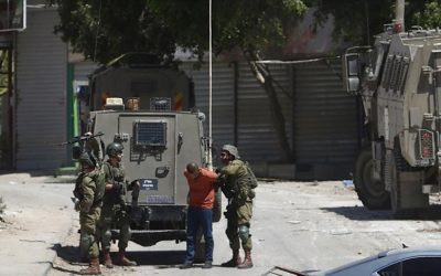 الجيش الإسرائيلي يعتقل 30 فلسطينيا في الضفة خلال ساعات